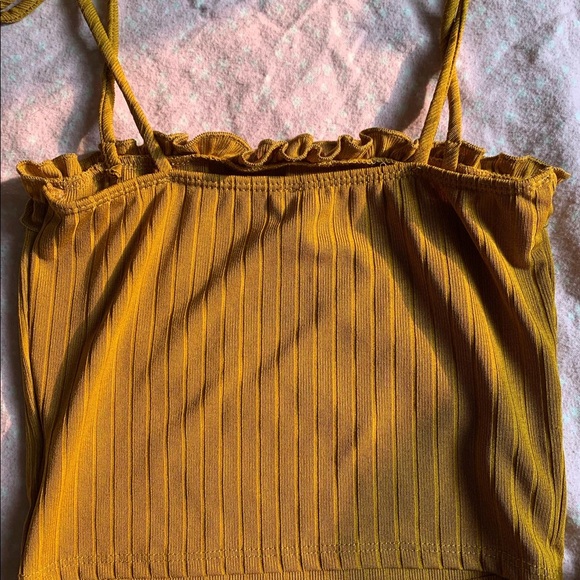 Yellow crop top ✨ - Picture 2 of 2